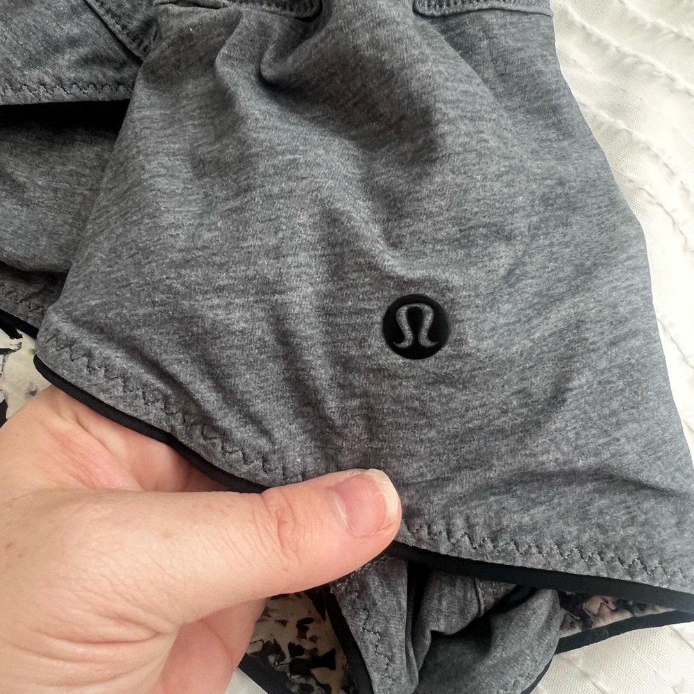 Lululemon Reversible Water Surf Short in Crosscourt Petal Gray Black - Size 2? - Picture 9 of 10